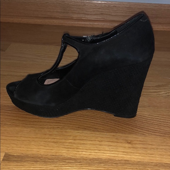 Vince Camuto Platform Wedges - Picture 4 of 8